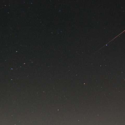 アンドロメダを横切る流星