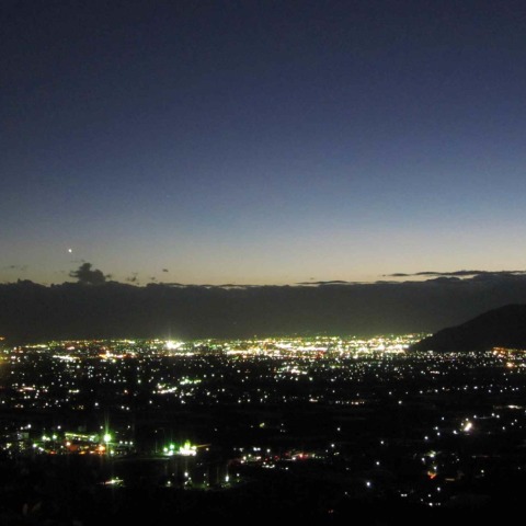 甲府盆地の夜景と金星