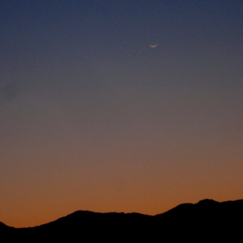 南アルプス上の三日月