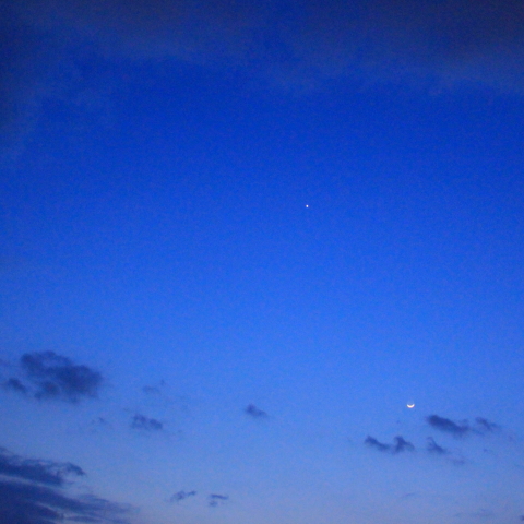 夕暮れの月と金星