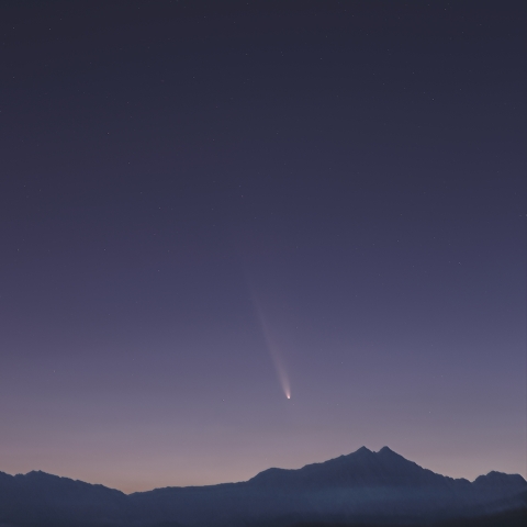 北アルプス鹿島槍ヶ岳上空の紫金山・アトラス（C/2023 A5）彗星―3