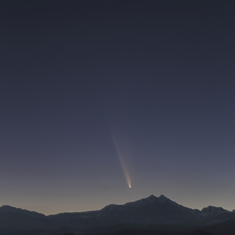 北アルプス鹿島槍ヶ岳上空の紫金山・アトラス（C/2023 A5）彗星―4