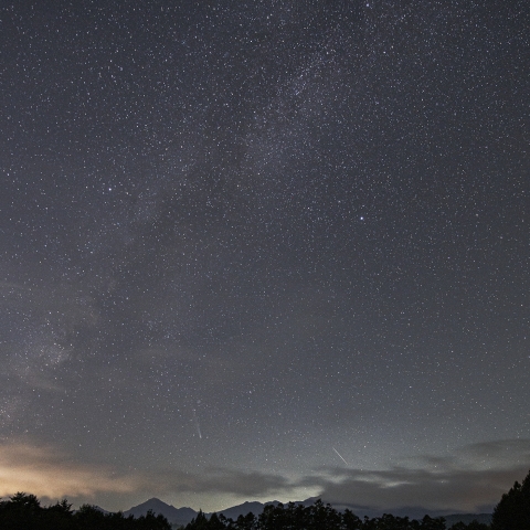 紫金山・アトラス（C/2023 A5）彗星と天の川，2024/10/26 -２