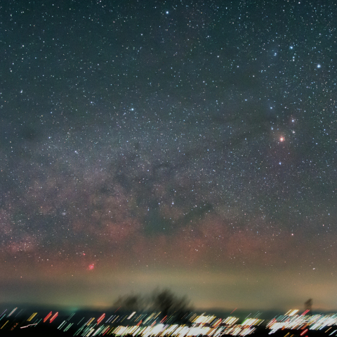 昇るさそりと細い月