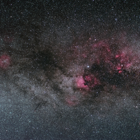 はくちょう座からケフェウス座に掛けての天の川