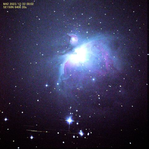 M42と正体不明の衛星列?