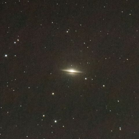 M104（ソンブレロ銀河）