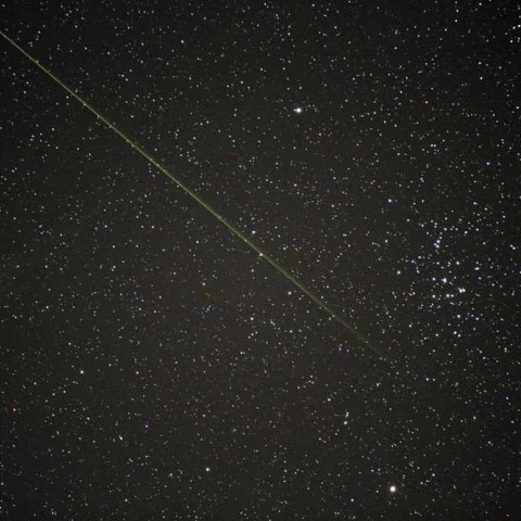 ラブジョイ彗星とM44プレセペ星団と流星