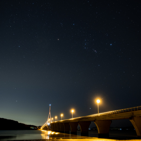 周防大橋と昇るオリオン