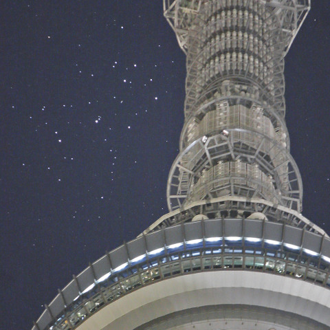 スカイツリー上空に輝くすばる