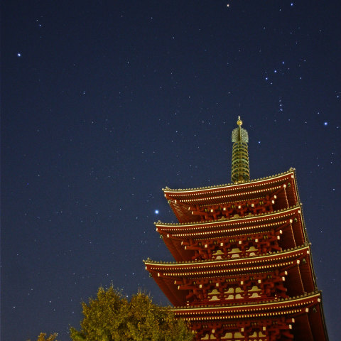 浅草寺五重塔、初冬の星夜