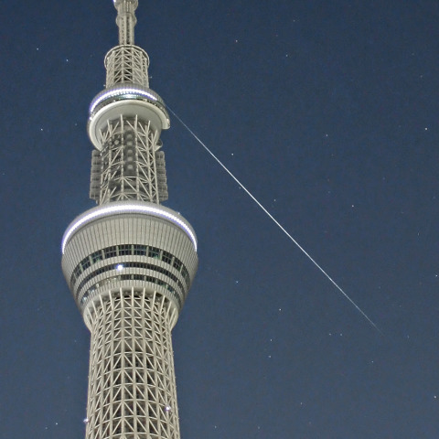 天望回廊から閃くふたご群の流れ星