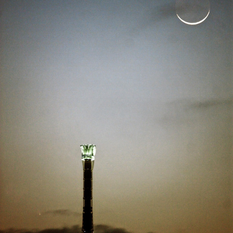 パンスターズ彗星と細い月(月齢1.6) の邂逅