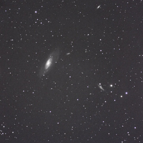 M106銀河と小銀河たち