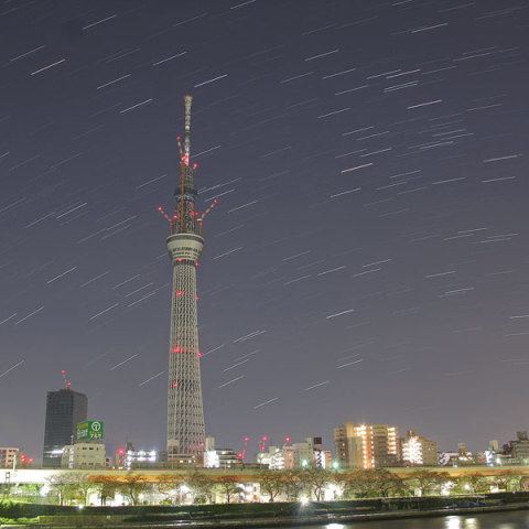 東京スカイツリーと昇るさそり座