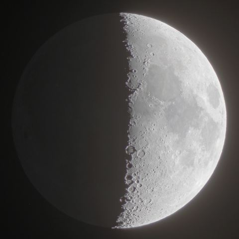 月齢7.6の昼と夜