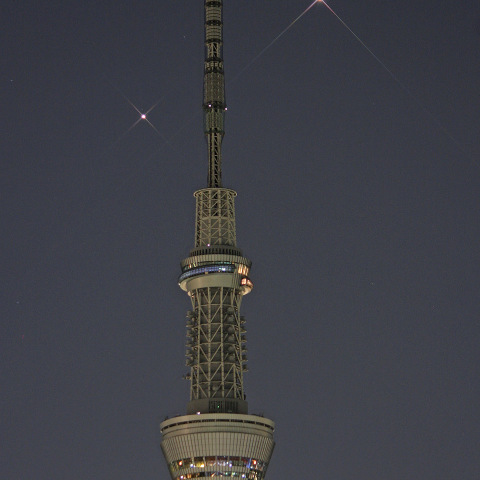 スカイツリーと並んで輝く木星と金星