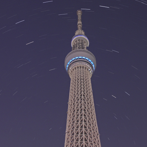 スカイツリーの上に舞う北斗