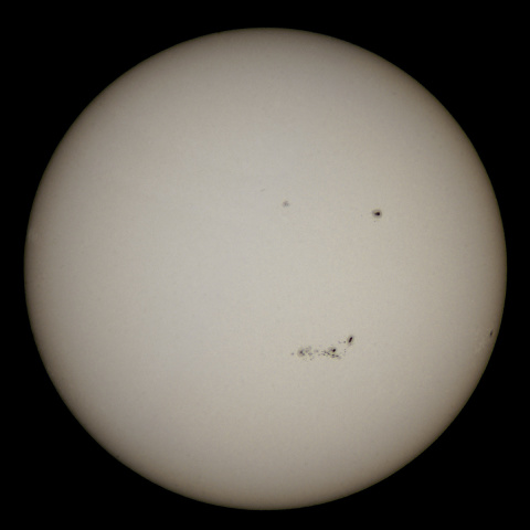 大型黒点群が現れた太陽（1515黒点群）