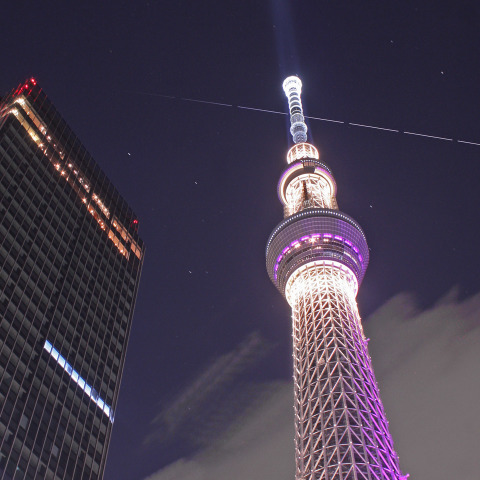 『雅』の上空で地球の影に入るISS