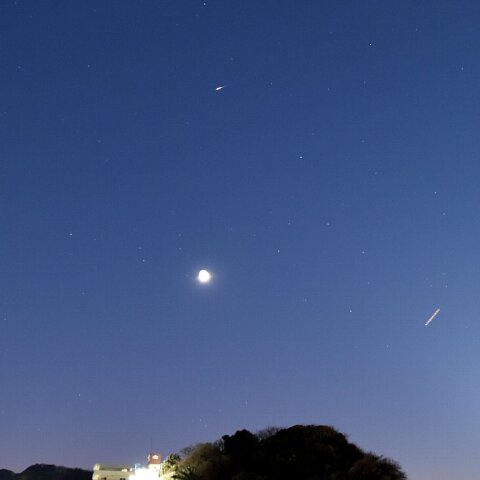 月(地球照)と流れ星