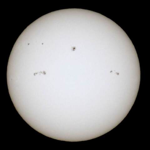 世界平和を願うお地蔵さん顔の太陽