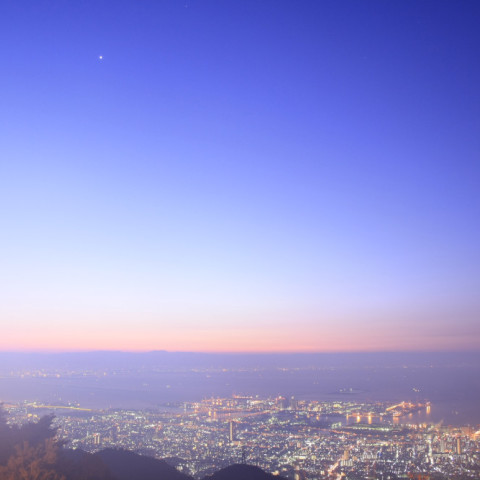 夜明けの街そして金星