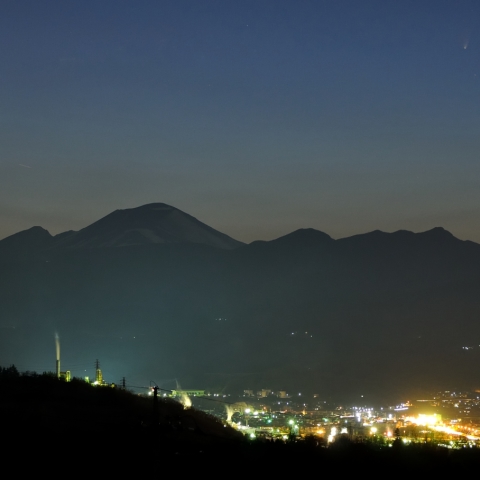 浅間山とパンスターズ彗星