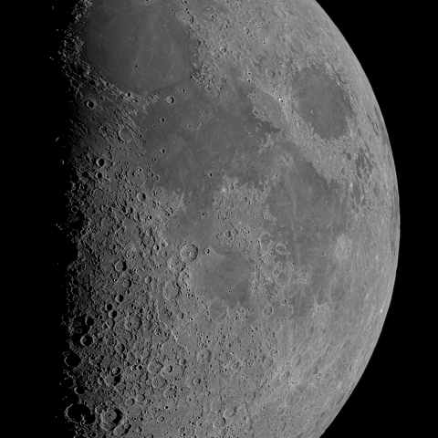 七日月(上弦、月齢6.6)