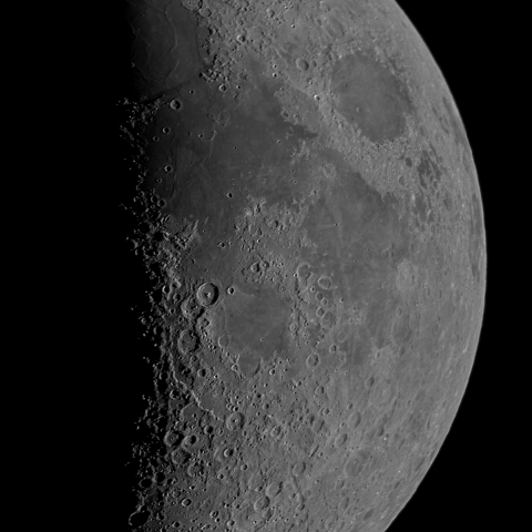 七日月(月齢6.0)