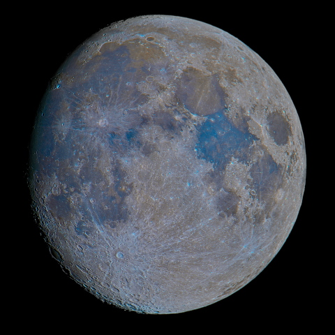 十三日月(月齢12.1)・彩度強調