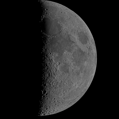 七日月(月齢6.6)