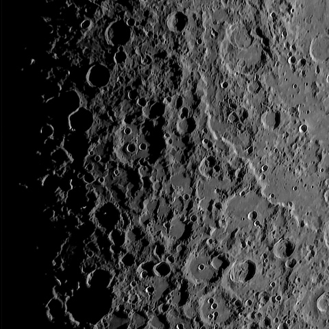 月面「テオフィルス～マウロリクス」附近