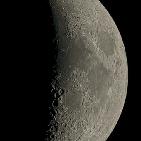 七日月(月齢5.9)