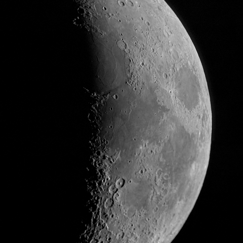 七日月(月齢6.3)