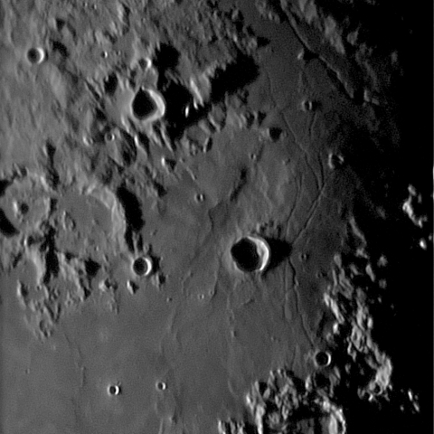 月面「ヒギヌス谷とトリスネッカー谷」附近