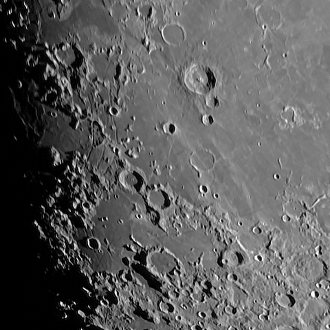 月面「湿りの海東岸」附近