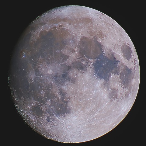 月の彩り(月齢13.2、彩度強調)