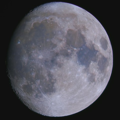 月の彩り(月齢12.9、彩度強調)