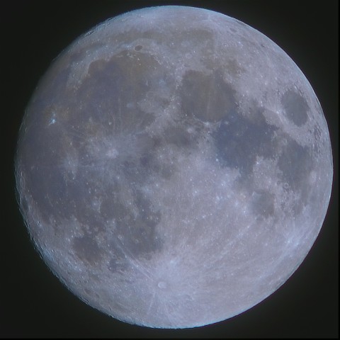 月の彩り(月齢13.5、彩度強調)