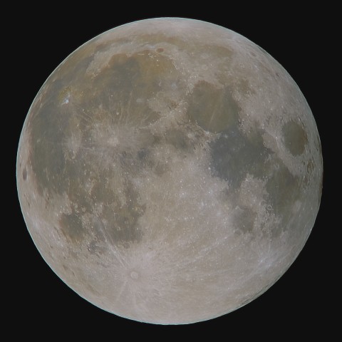 月の彩り(月齢14.5、彩度強調)