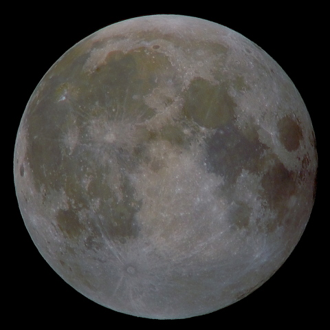 月の彩り(月齢14.5、彩度強調)