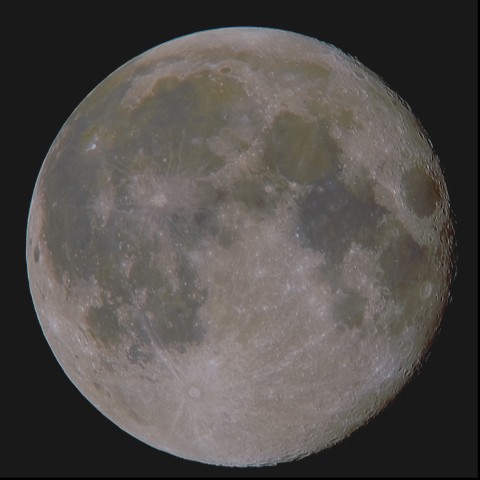 月の彩り(月齢15.6、彩度強調)