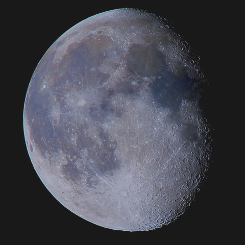 月の彩り(月齢17.7、彩度強調)