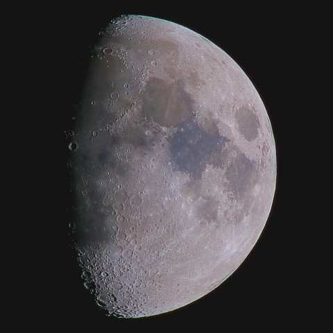 月の彩り(月齢8.9、彩度強調)