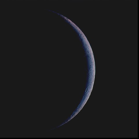 月の彩り(月齢2.29、彩度強調)・再画像処理