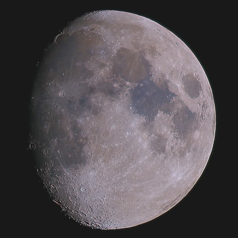 月の彩り(月齢10.3、彩度強調)