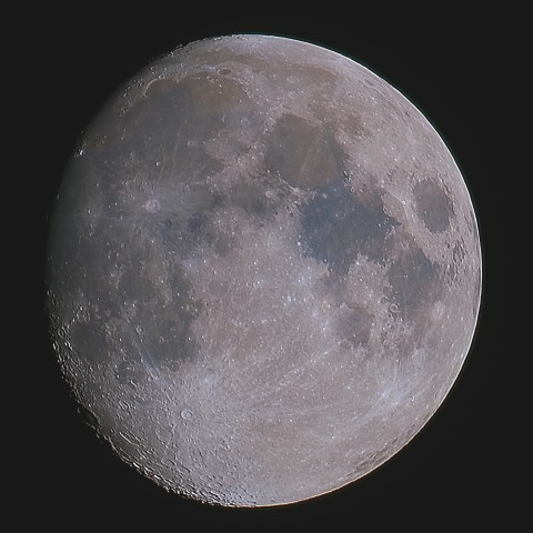 月の彩り(月齢11.4、彩度強調)