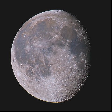 月の彩り(月齢17.7、彩度強調)