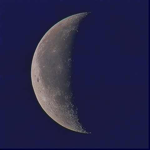 月の彩り(月齢23.7、彩度強調)